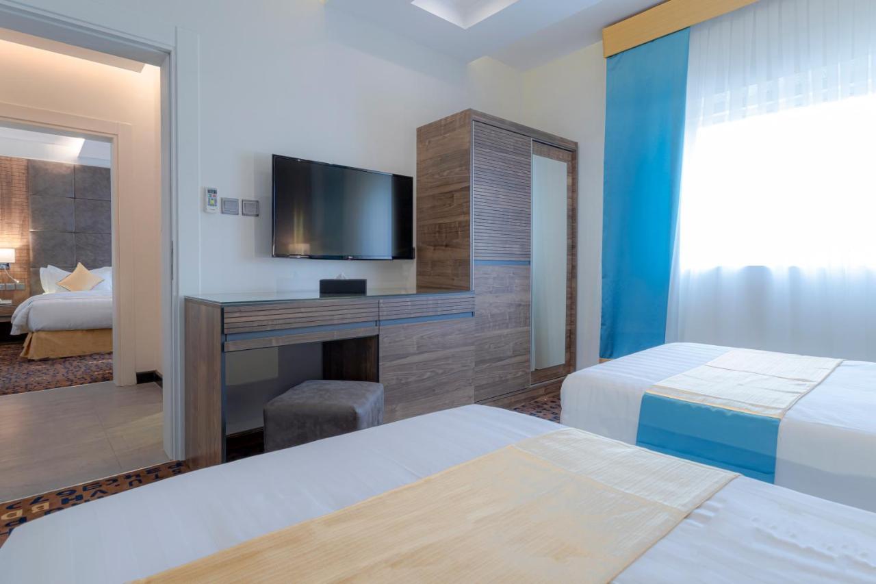 Y Platinum Hotel *